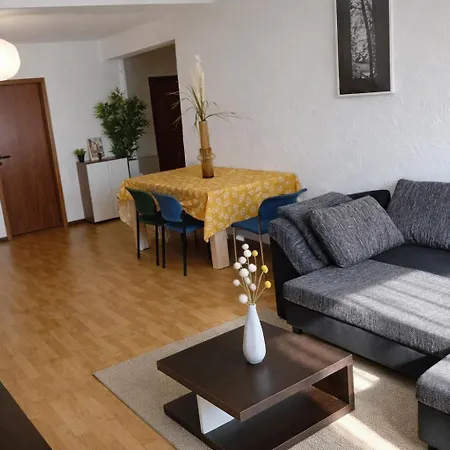 Urban Nest Prime 3br With Spacious Hall & Kitchen Lejlighed