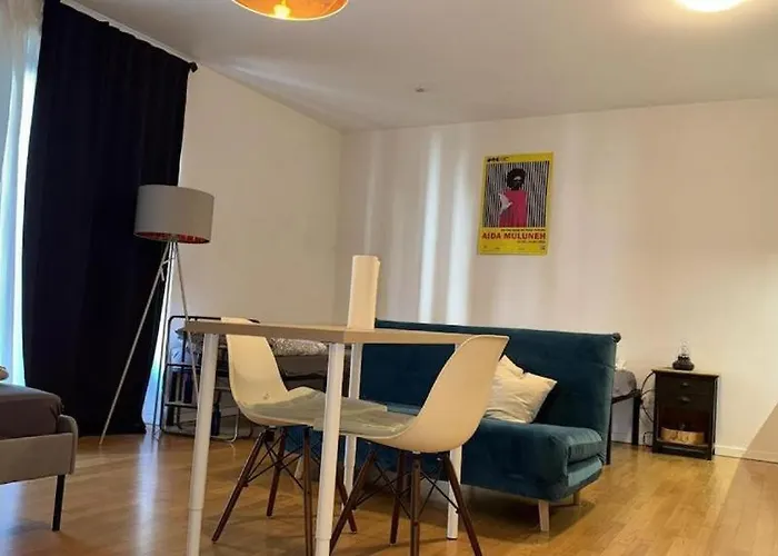 Urban Nest Prime 3br With Spacious Hall & Kitchen Kelkheim