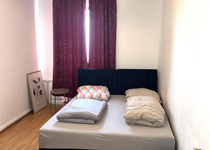 Urban Nest Prime 3br With Spacious Hall & Kitchen Apartment *