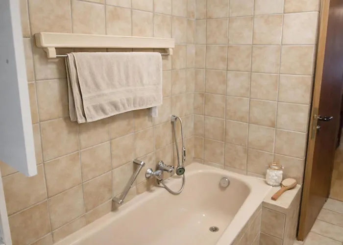 Urban Nest Prime 3br With Spacious Hall & Kitchen Apartment *